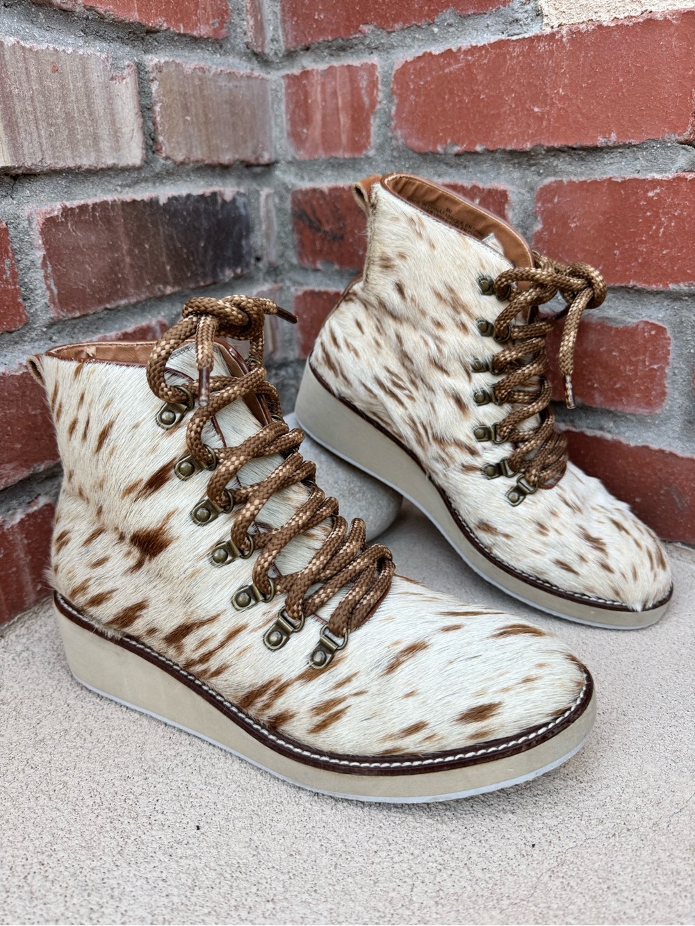 Ecote Urban Outfitters Calf Hair Cow Print Lace Up Wedge Booties Size 8M